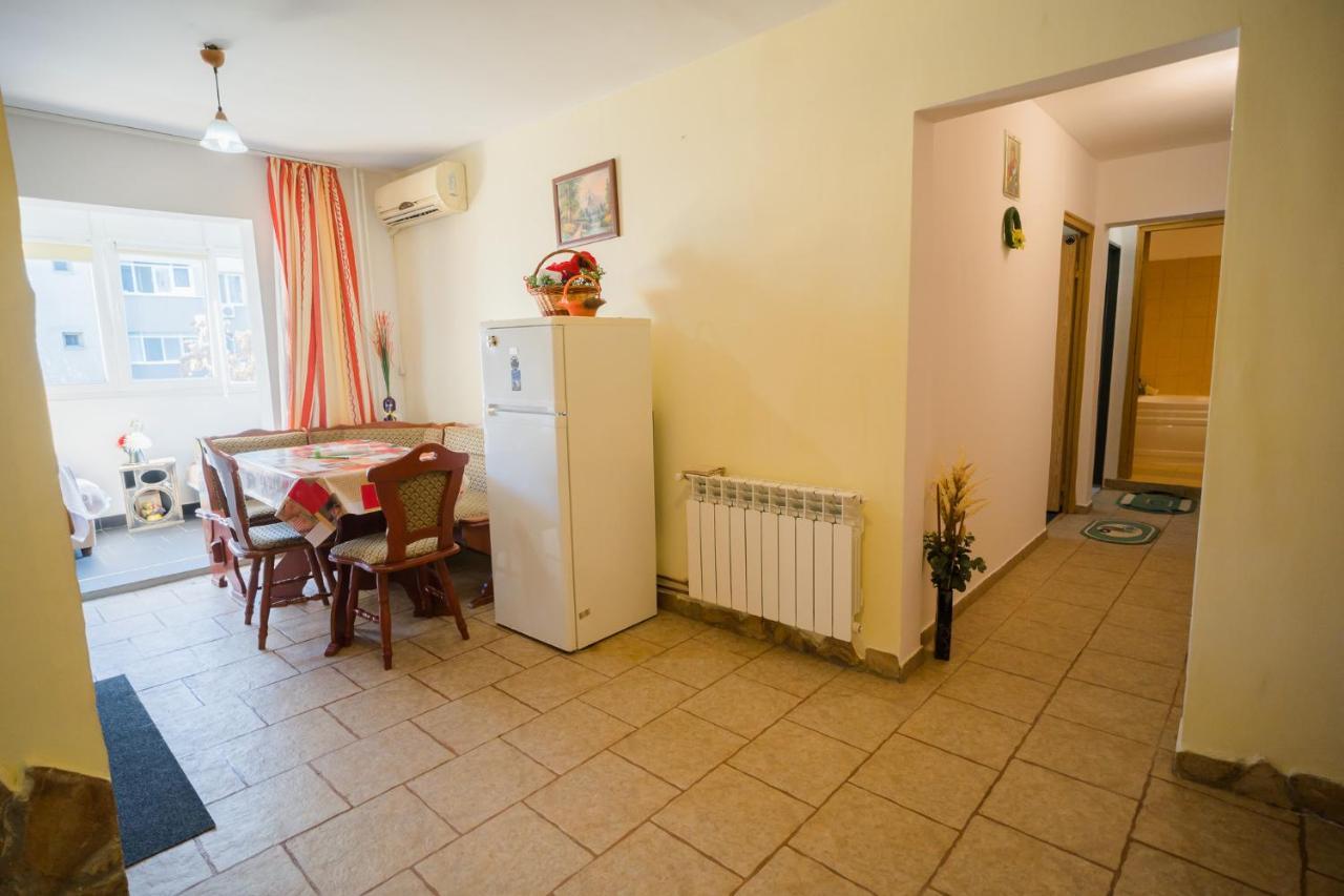 Rustic & Spacious 3Br Apartment Bucarest Extérieur photo