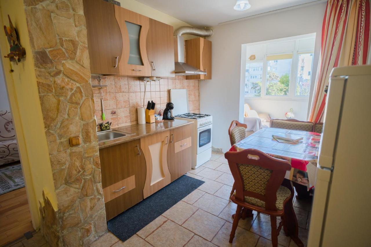 Rustic & Spacious 3Br Apartment Bucarest Extérieur photo
