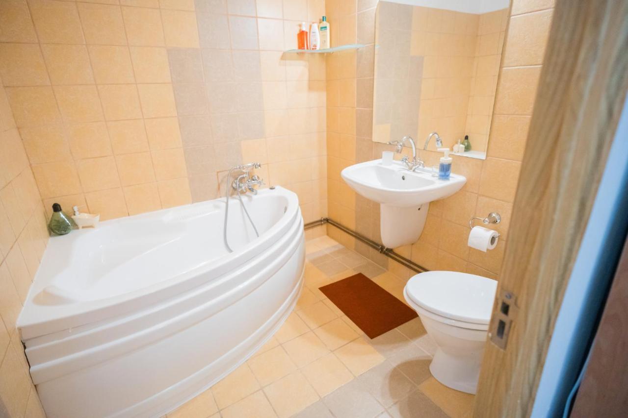 Rustic & Spacious 3Br Apartment Bucarest Extérieur photo